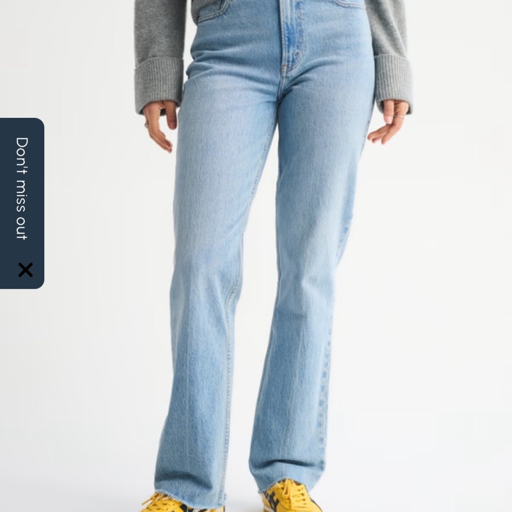 Abercrombie & Fitch Ultra High Rise 90s Straight Jean - Picture 3 of 3